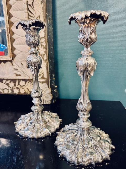 Paire de bougeoirs métal argenté 19ème