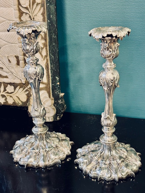 Paire de bougeoirs métal argenté 19ème