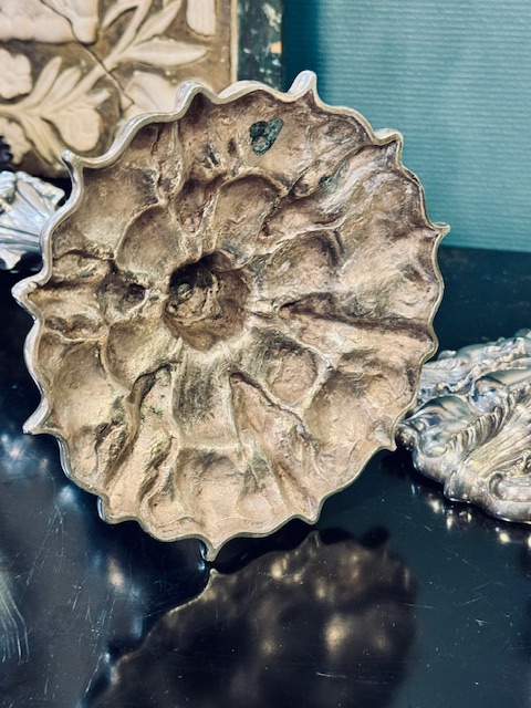 Paire de bougeoirs métal argenté 19ème