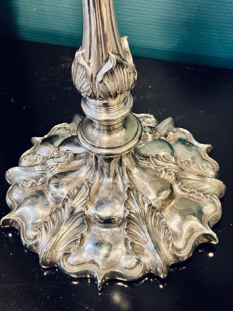 Paire de bougeoirs métal argenté 19ème