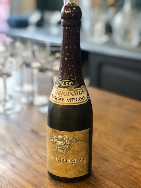 Petite bouteille de champagne factice en bois