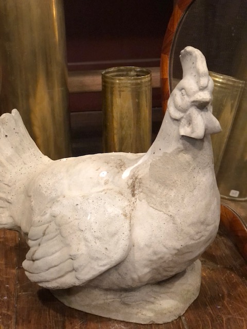 Poule en ciment decorative