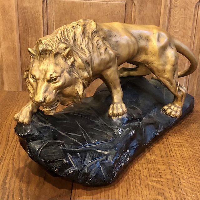 Sculpture lion en platre L.Samson