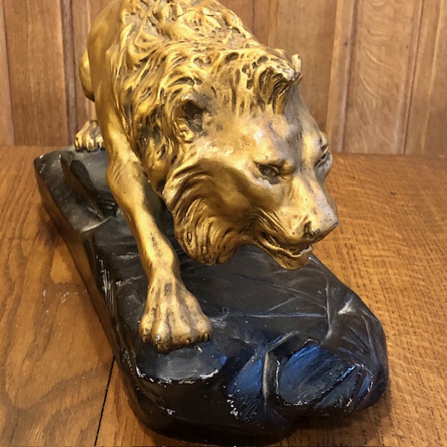 Sculpture lion en platre L.Samson
