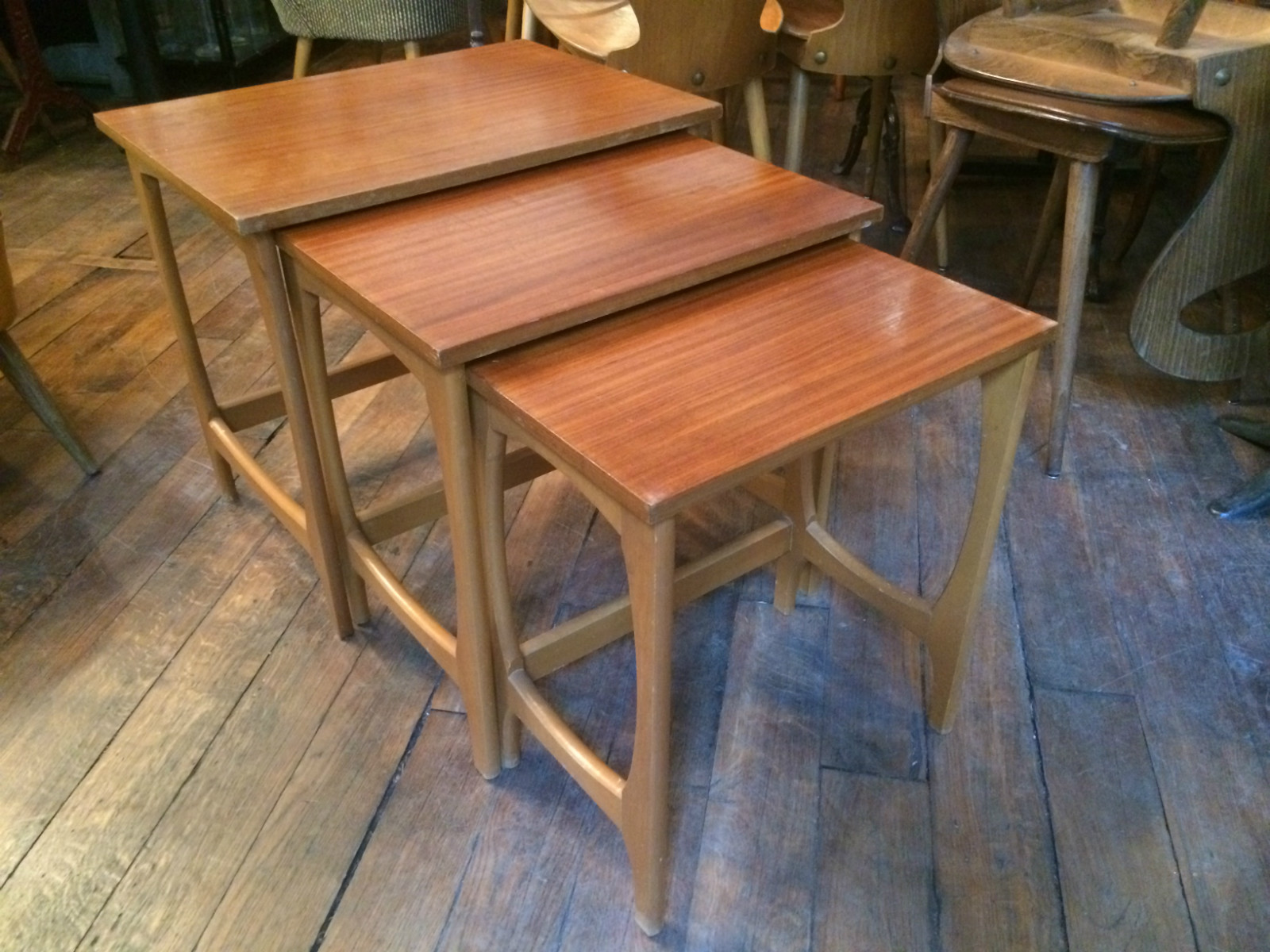 Set de 3 tables gigogne année 60