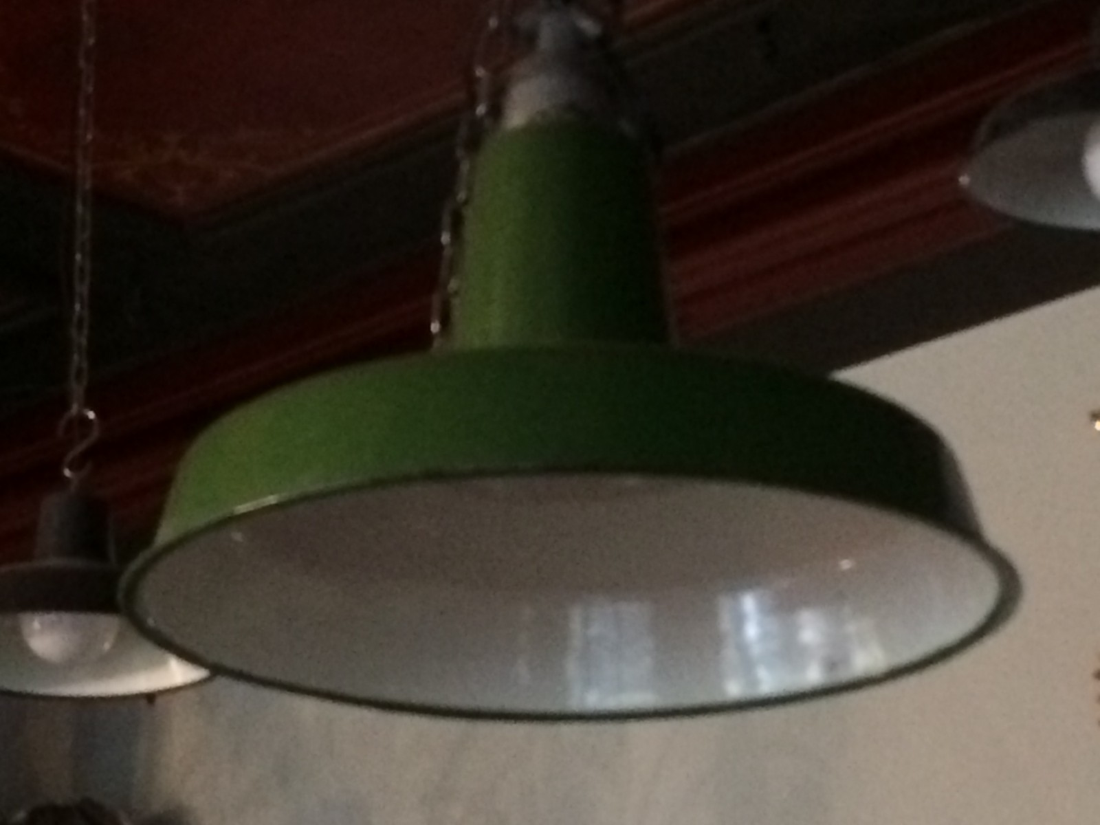 Suspension industrielle en tole émaillée