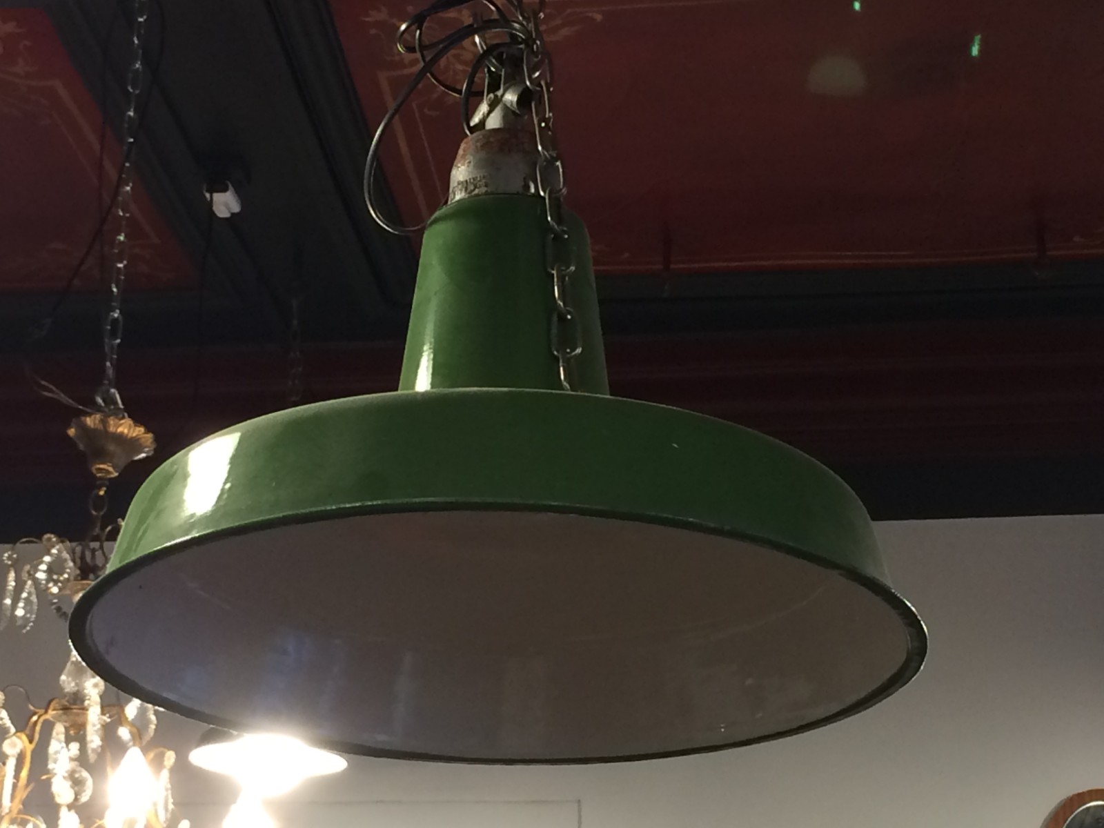 Suspension industrielle en tole émaillée