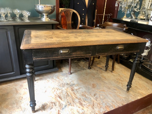 Table de bureau pieds tournés bois noircit 1900