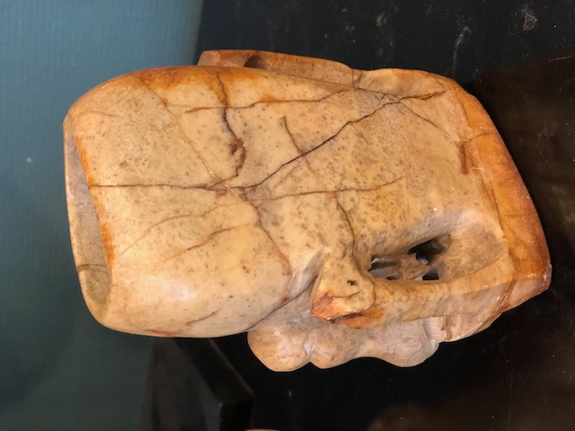 Vase chinois en pierre de lard décor de singe