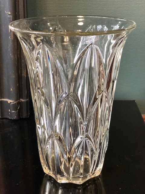 Vase vintage en verre ciselé
