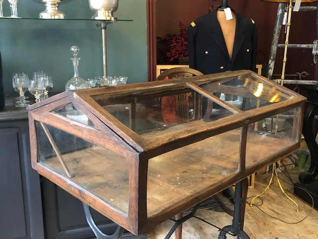 Vitrine de magasin à poser en bois