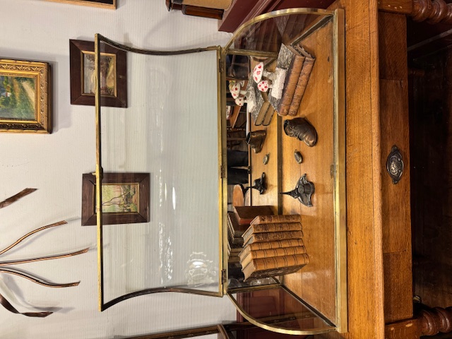 Vitrine de magasin ancienne en laiton verre bombé