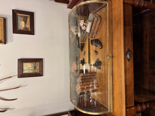 Vitrine de magasin ancienne en laiton verre bombé