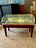 Vitrine de magasin en laiton