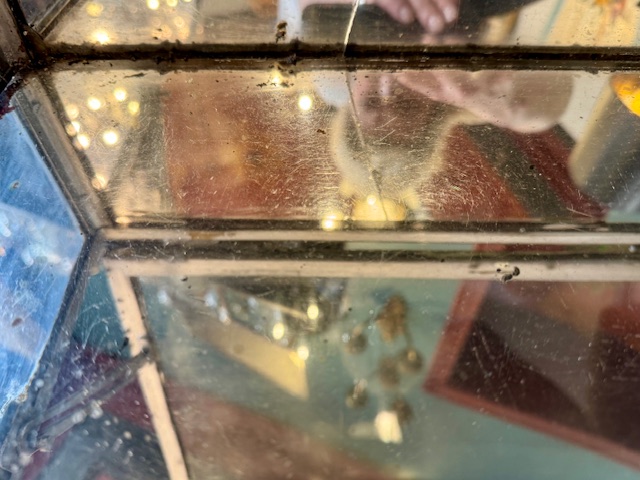 Vitrine de magasin en laiton