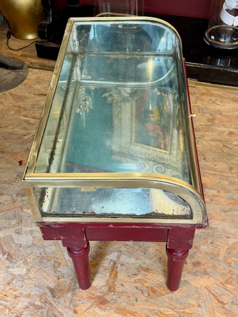 Vitrine de magasin en laiton